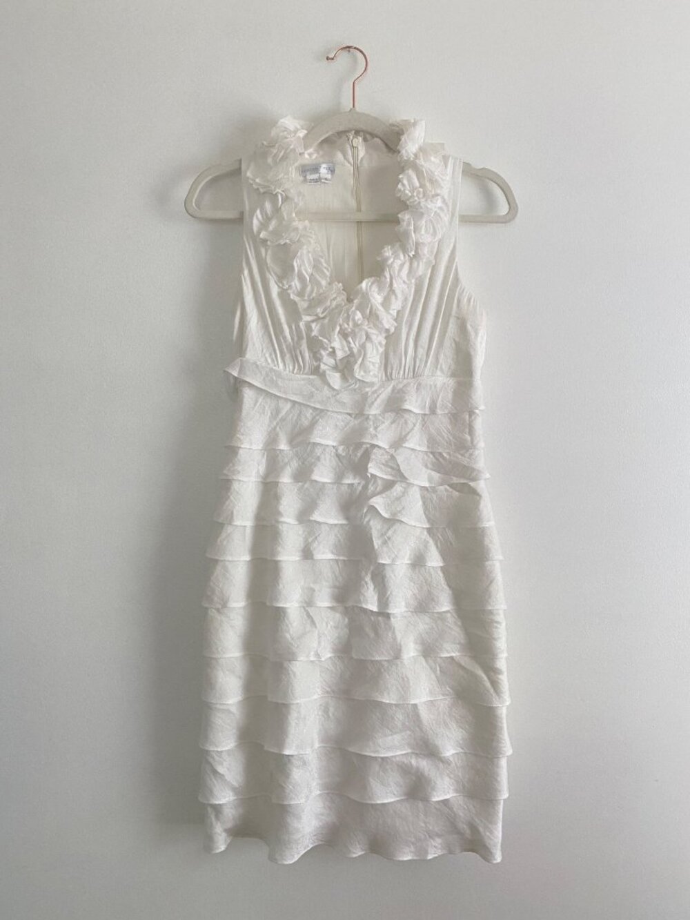 Sleeveless White Ruffled V-Neck Dress By London Times Size 4